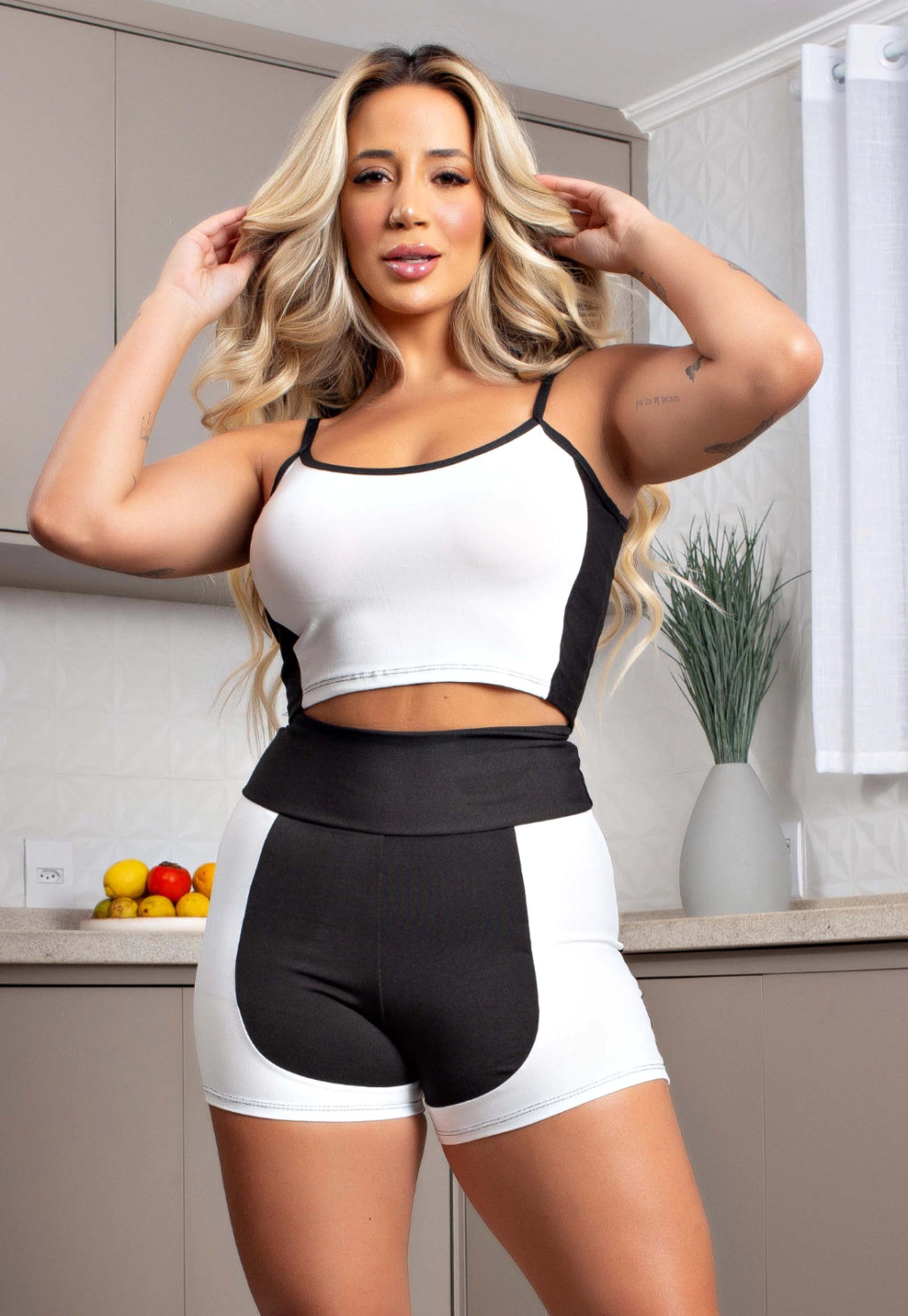 Short Preto com Branco Cintura Alta e Cropped Alcinha Academia Conjunto Fitness Feminino | REF: CSV24
